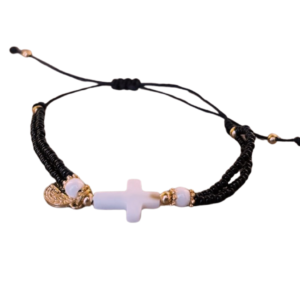 Pulsera de hilo con cruz